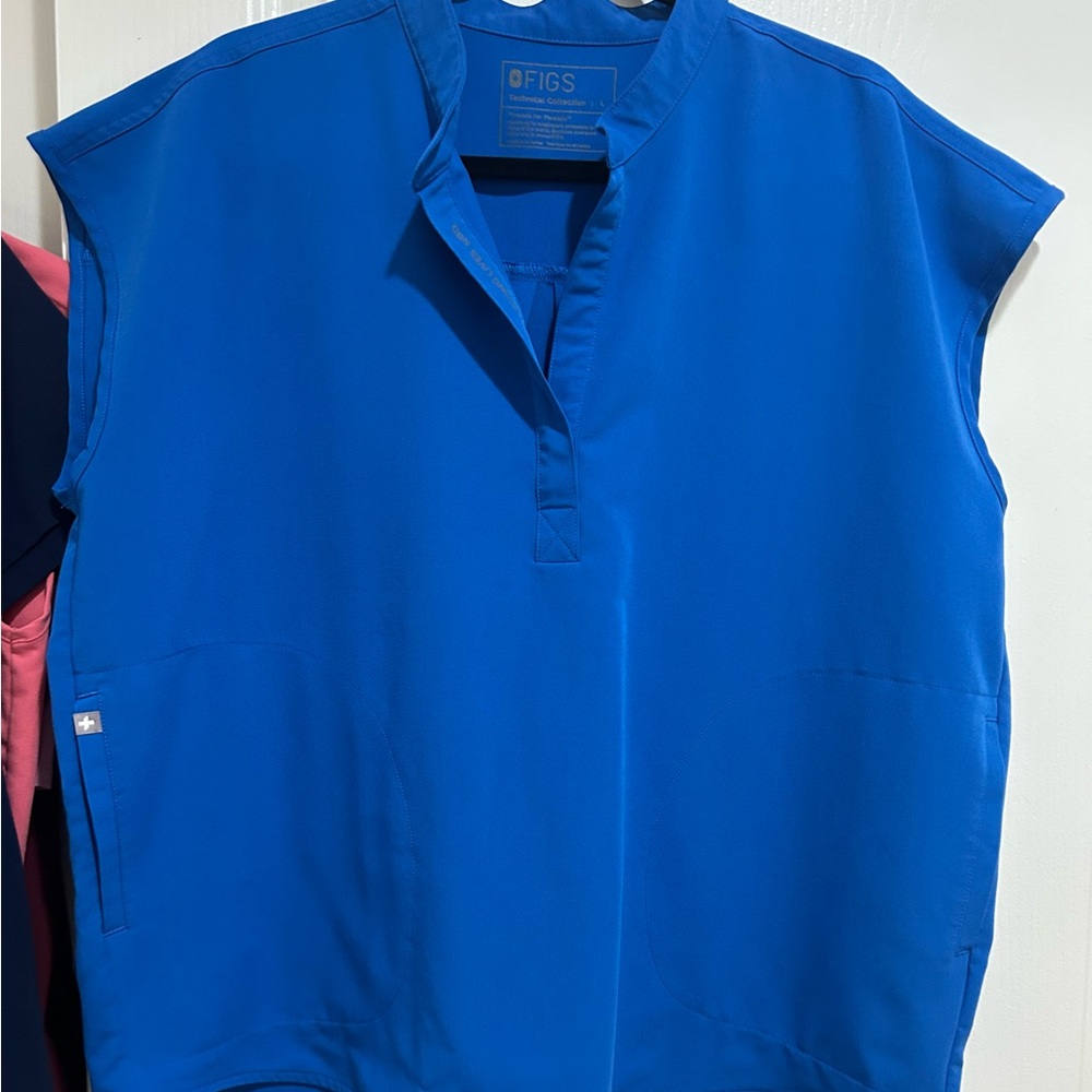 Figs: Rafaela style scrub top